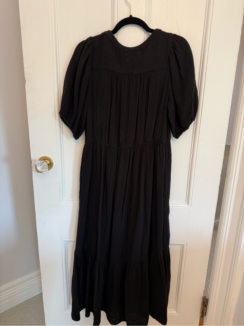XiRENA Black Button-Front Maxi Dress with Puff Sleeves - Picture 4 of 5